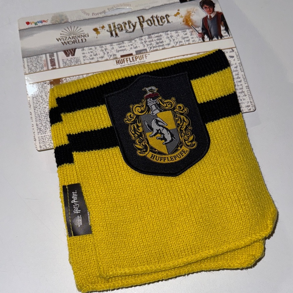 Warner Bros. Hufflepuff Yellow and‎ Black Scarf